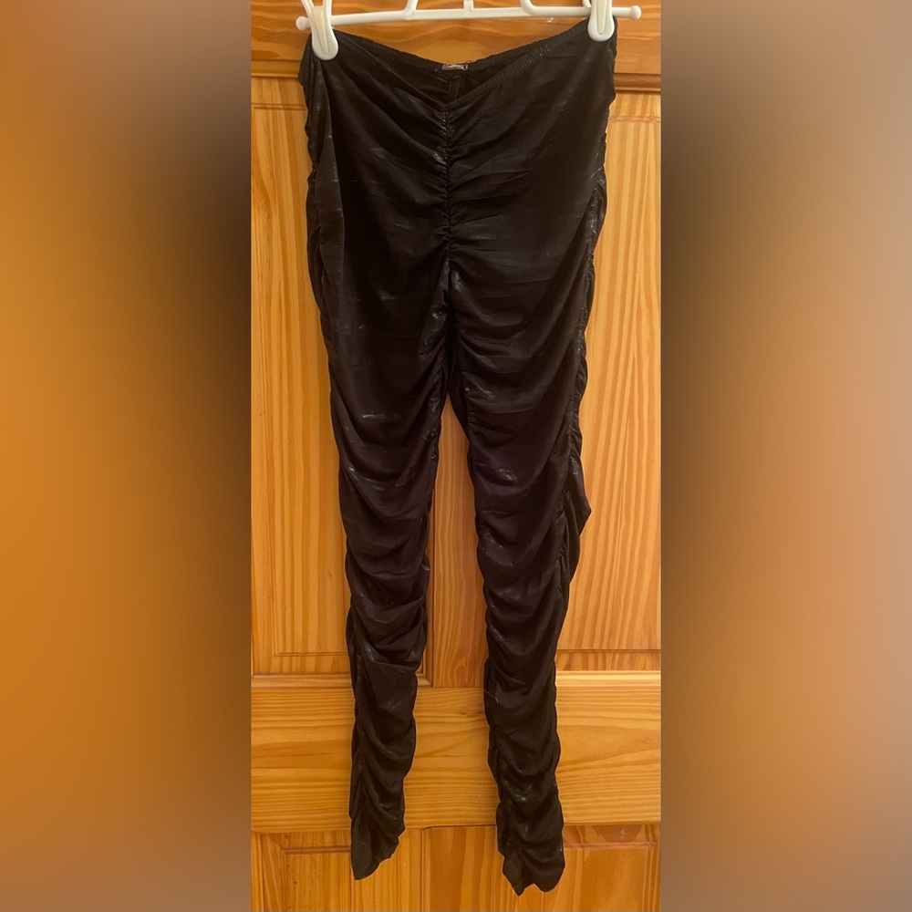 Black Ruched Leggings! Sexy, slimming, chic and sooo comfortable!! Sz small - Picture 5 of 7